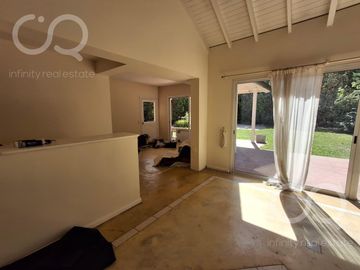 Casa en venta en Barrio Bermudas - Pilar