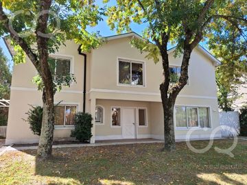 Casa en venta en Barrio Bermudas - Pilar