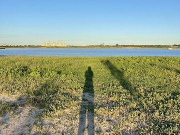 Lote sobre el lago central en venta en LOS PUENTES, NORDELTA.