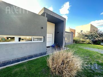 Casa en  venta en Barrio Privado Don Joaquin Canning