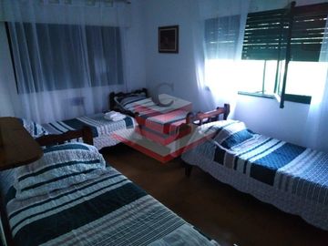 CASA EN VENTA EN SIQUIMAN CON AMPLIO TERRENO DE 3.883,47 m²  VISTA A LAS SIERRAS Y PILETA REF:3026