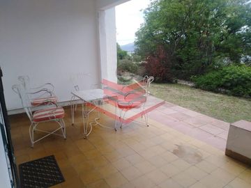CASA EN VENTA EN SIQUIMAN CON AMPLIO TERRENO DE 3.883,47 m²  VISTA A LAS SIERRAS Y PILETA REF:3026
