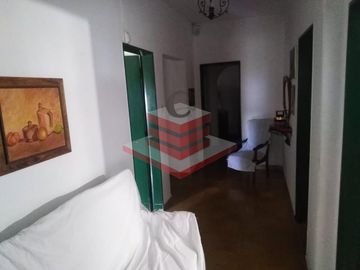 CASA EN VENTA EN SIQUIMAN CON AMPLIO TERRENO DE 3.883,47 m²  VISTA A LAS SIERRAS Y PILETA REF:3026