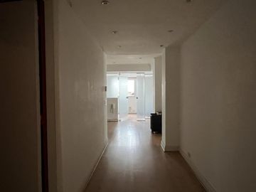 Excelente oficina con 2 cocheras en edificio de Categoría