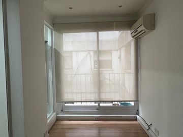 Excelente oficina con 2 cocheras en edificio de Categoría