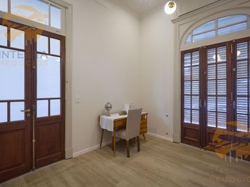 Casa 3 dormitorios + comodín en Sarmiento 2300