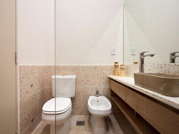 Casa 3 dormitorios + comodín en Sarmiento 2300