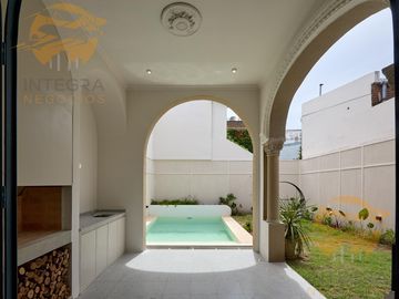 Casa 3 dormitorios + comodín en Sarmiento 2300