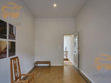 Casa 3 dormitorios + comodín en Sarmiento 2300