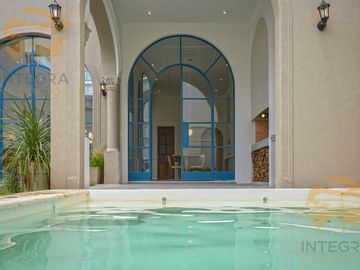 Casa 3 dormitorios + comodín en Sarmiento 2300