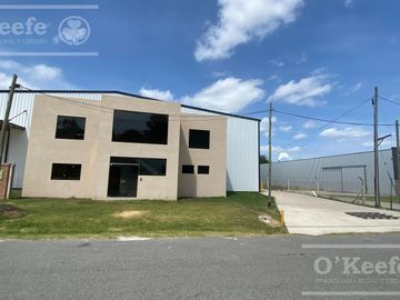 ALQUILER GALPÓN A ESTRENAR DE 1200 M2 EN PARQUE INDUSTRIAL PLATANOS