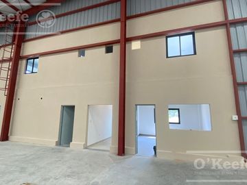 ALQUILER GALPÓN A ESTRENAR DE 1200 M2 EN PARQUE INDUSTRIAL PLATANOS