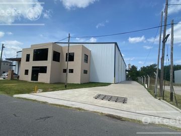 ALQUILER GALPÓN A ESTRENAR DE 1200 M2 EN PARQUE INDUSTRIAL PLATANOS