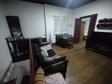 Casa en venta en Adrogue 5 ambientes ideal uso profesional frente a la plaza brown