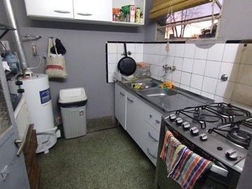 Casa en venta en Adrogue 5 ambientes ideal uso profesional frente a la plaza brown