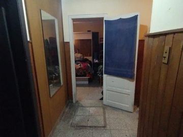 Casa en venta en Adrogue 5 ambientes ideal uso profesional frente a la plaza brown