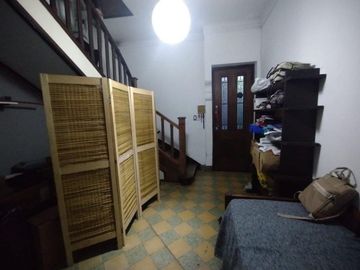 Casa en venta en Adrogue 5 ambientes ideal uso profesional frente a la plaza brown