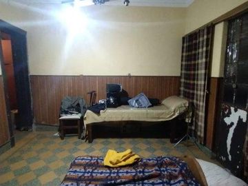 Casa en venta en Adrogue 5 ambientes ideal uso profesional frente a la plaza brown