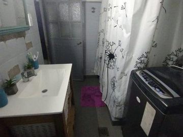 Casa en venta en Adrogue 5 ambientes ideal uso profesional frente a la plaza brown