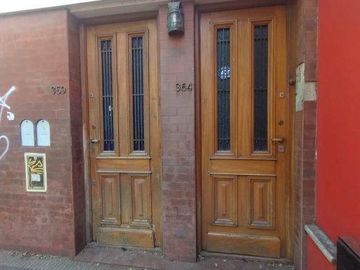 Casa en venta en Adrogue 5 ambientes ideal uso profesional frente a la plaza brown