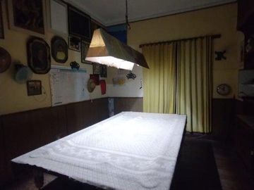 Casa en venta en Adrogue 5 ambientes ideal uso profesional frente a la plaza brown