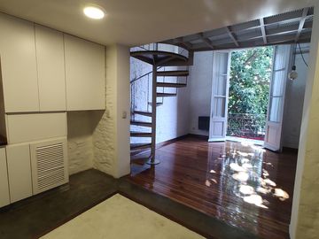 Impecable Loft de 2 ambientes con balcón