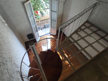 Impecable Loft de 2 ambientes con balcón