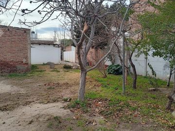 Venta de Terreno, con propiedad a restaurar o demoler, Itte. Carro 1600, Nqn Capital