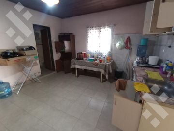 Venta de Terreno, con propiedad a restaurar o demoler, Itte. Carro 1600, Nqn Capital