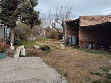 Venta de Terreno, con propiedad a restaurar o demoler, Itte. Carro 1600, Nqn Capital