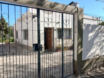 Venta de Terreno, con propiedad a restaurar o demoler, Itte. Carro 1600, Nqn Capital