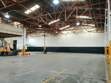 Excelentes naves industrial de 1710 m2 cubiertos en Hurlingham