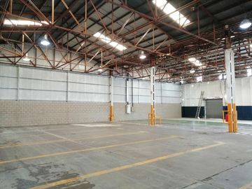 Excelentes naves industrial de 1710 m2 cubiertos en Hurlingham
