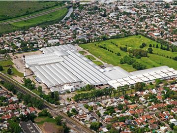 Excelentes naves industrial de 1710 m2 cubiertos en Hurlingham