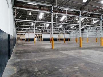 Excelentes naves industrial de 1710 m2 cubiertos en Hurlingham