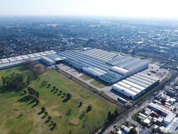Excelentes naves industrial de 1710 m2 cubiertos en Hurlingham