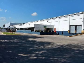 Excelentes naves industrial de 1710 m2 cubiertos en Hurlingham