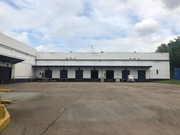 Excelentes naves industrial de 1710 m2 cubiertos en Hurlingham