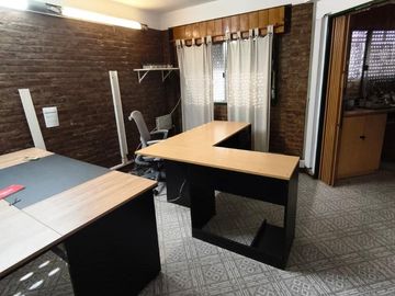 Depósito de 2.800 m2 más oficinas en Alquiler en Guemes al 2.100 en Escobar
