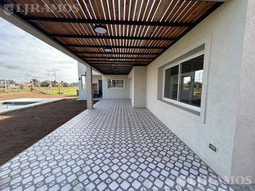 Casa en venta Barrio Riberas Puertos Escobar