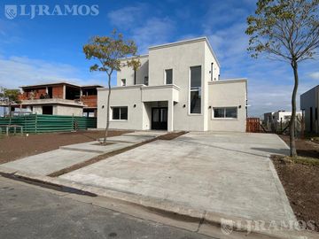 Casa en venta Barrio Riberas Puertos Escobar