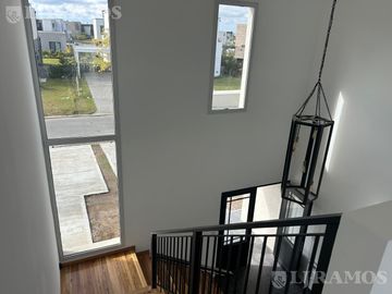 Casa en venta Barrio Riberas Puertos Escobar