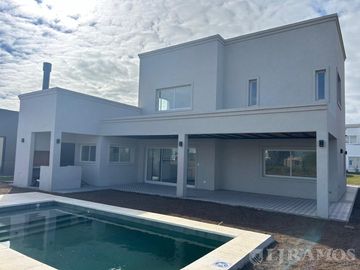Casa en venta Barrio Riberas Puertos Escobar