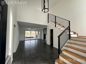 Casa en venta Barrio Riberas Puertos Escobar