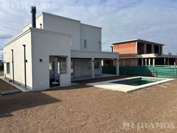 Casa en venta Barrio Riberas Puertos Escobar
