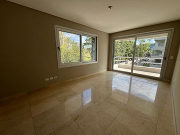 Venta Bouquet 4 ambientes PB. Doble jardín Parrilla. Dos cocheras. Baulera.  Amenities
