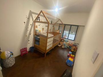 Departamento de tres dormitorios con doble balcón. 130 m2.  Rosario, centro