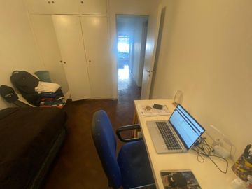 Departamento de tres dormitorios con doble balcón. 130 m2.  Rosario, centro