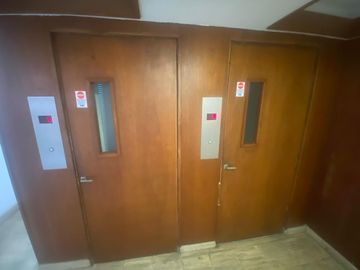 Departamento de tres dormitorios con doble balcón. 130 m2.  Rosario, centro