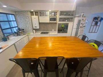 Departamento de tres dormitorios con doble balcón. 130 m2.  Rosario, centro